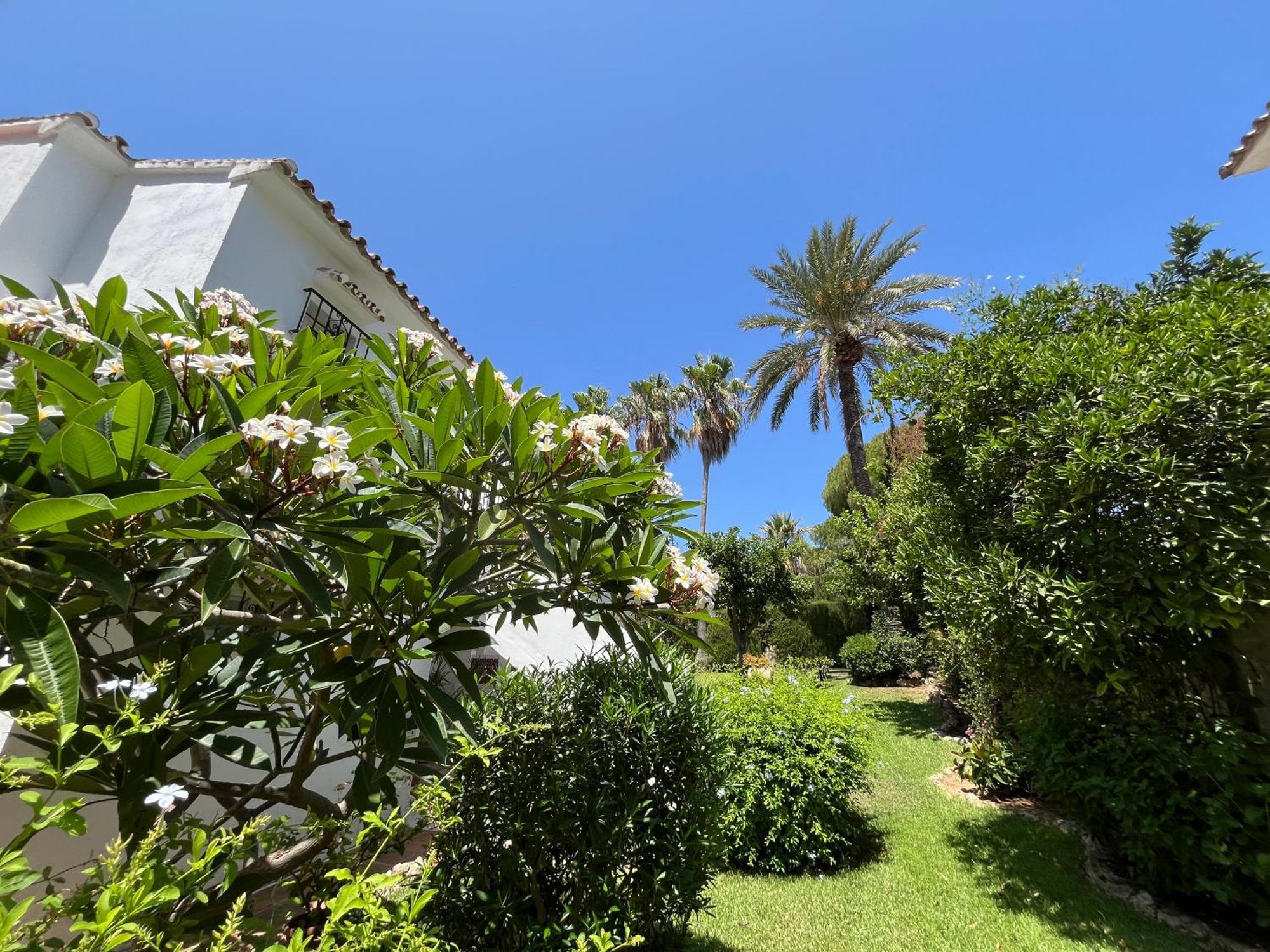"Los Rosales Apartment, 500M To The Beach" Sitio de Calahonda Luaran gambar